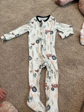 Copper Pearl Footed Pajamas in Cream with Farm Animal Print - 6-12mo